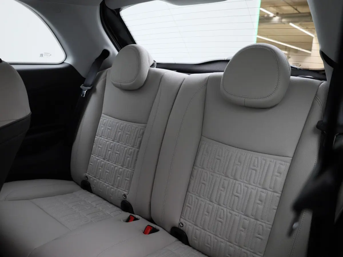 500e 42 kWh La Prima by Bocelli | CLIMATE CONTROL | NAVIGATIE | ADAPTIEF CRUISECONTROL | CAMERA | PARKEERSENSOREN | LEDER |