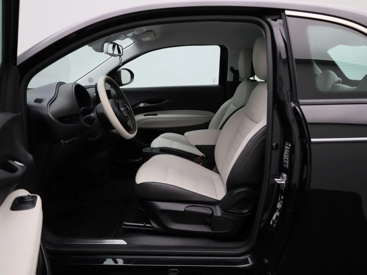 500e 42 kWh La Prima by Bocelli | CLIMATE CONTROL | NAVIGATIE | ADAPTIEF CRUISECONTROL | CAMERA | PARKEERSENSOREN | LEDER |