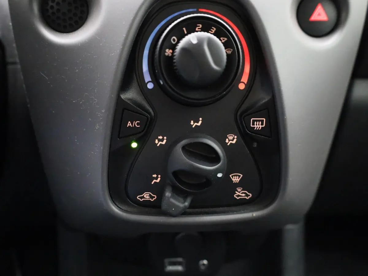 1.0 e-VTi Active | AIRCO |