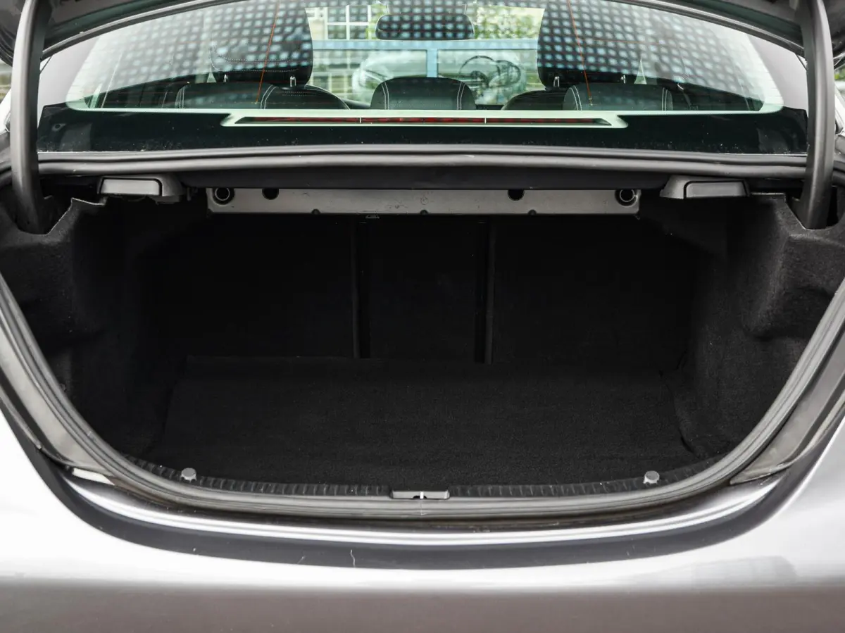 180 Avantgarde Ambition Upgrade 156 PK Automaat | Trekhaak | LED | Navigatie | Stoelverwarming | Sfeerverlichting | Dodehoekdetectie | Dealeronderhouden