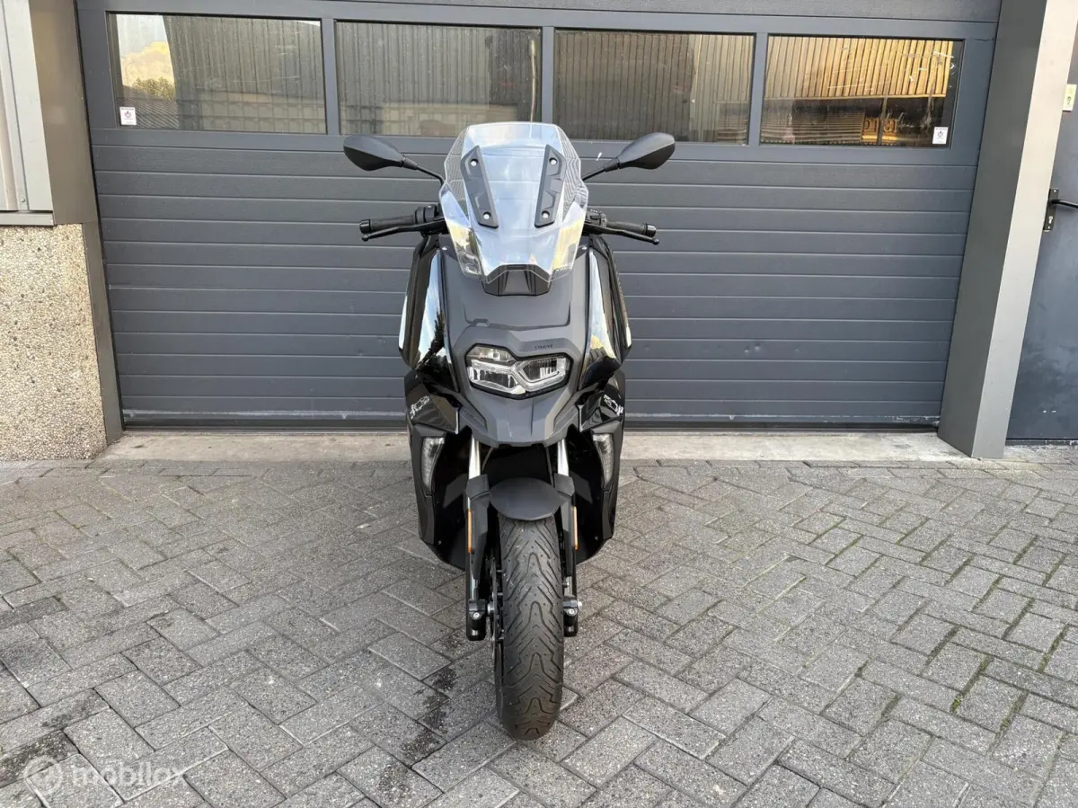 NIEUWSTAAT / 147KM GELOPEN