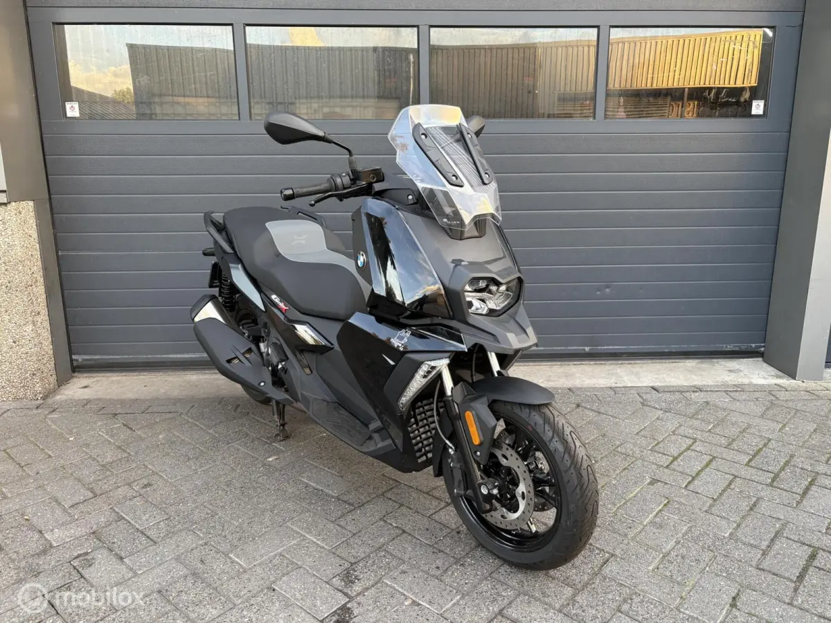 NIEUWSTAAT / 147KM GELOPEN
