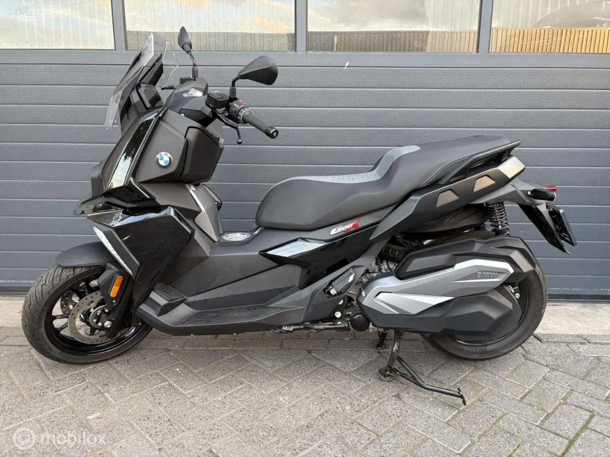 NIEUWSTAAT / 147KM GELOPEN