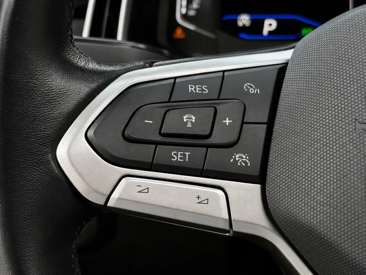 1.0 TSI 3x R-Line|Pano|IQ|Camera|Virtual|