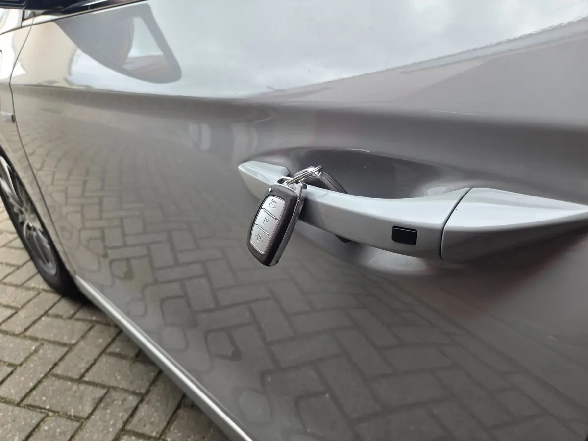 1.6 GDi PHEV Comfort Parkeersensoren achter/ Stoel en stuurverwarming/ Navigatie/ Camera/ Rijklaarprijs!