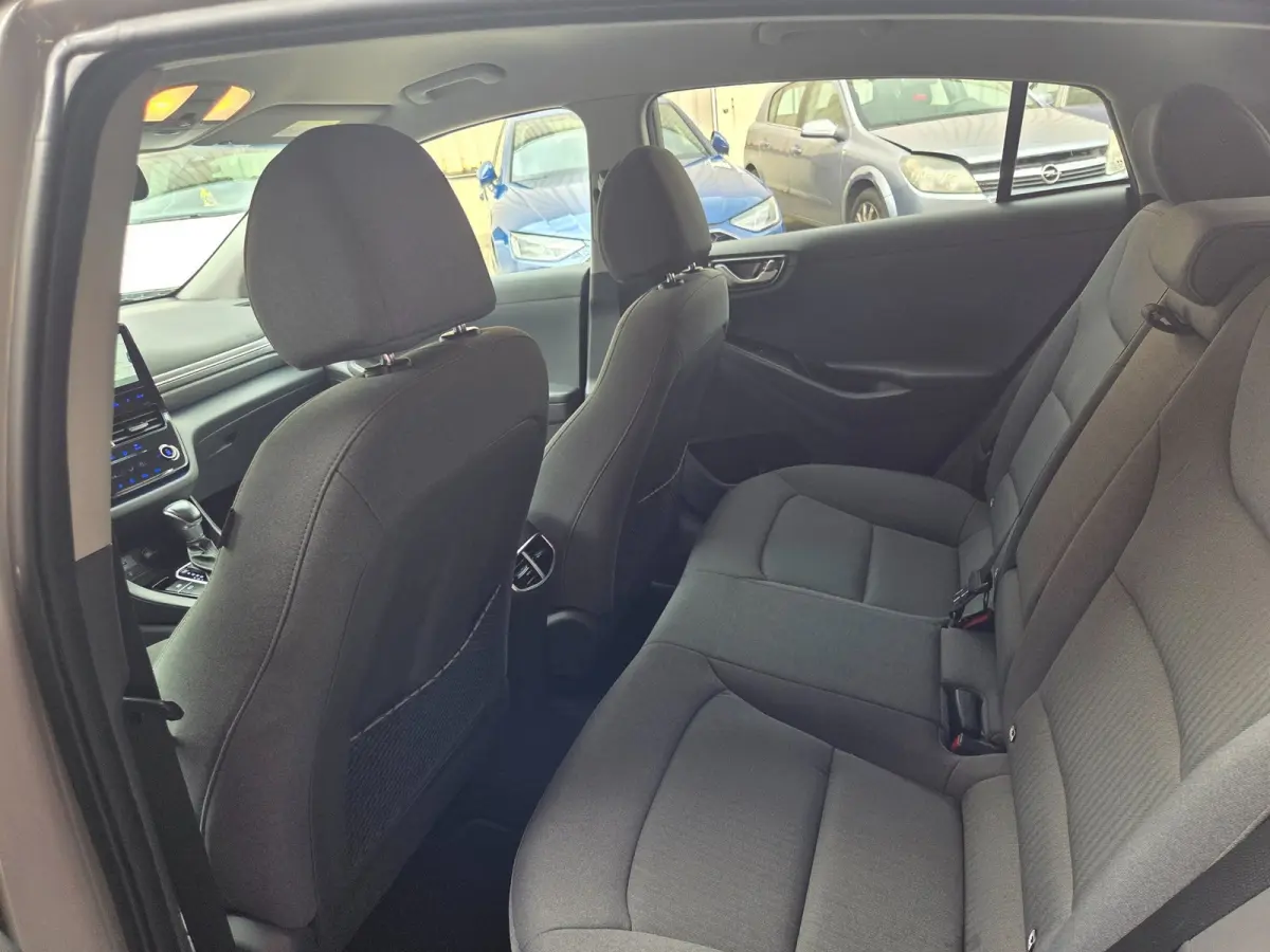 1.6 GDi PHEV Comfort Parkeersensoren achter/ Stoel en stuurverwarming/ Navigatie/ Camera/ Rijklaarprijs!