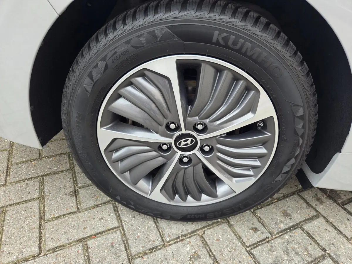 1.6 GDi PHEV Comfort Parkeersensoren achter/ Stoel en stuurverwarming/ Navigatie/ Camera/ Rijklaarprijs!