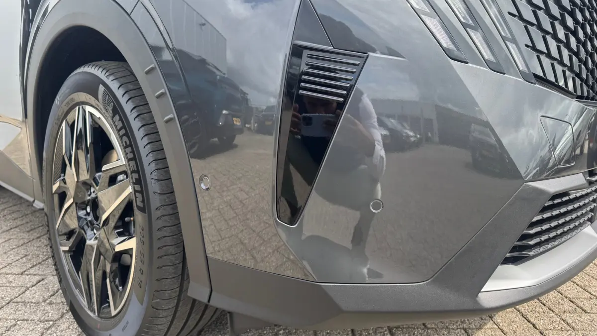 GT Exclusive | Adaptieve cruise control met Stop&Go functie | Elektrische parkeerrem | Extra getinte achterste zijruiten en achterruit