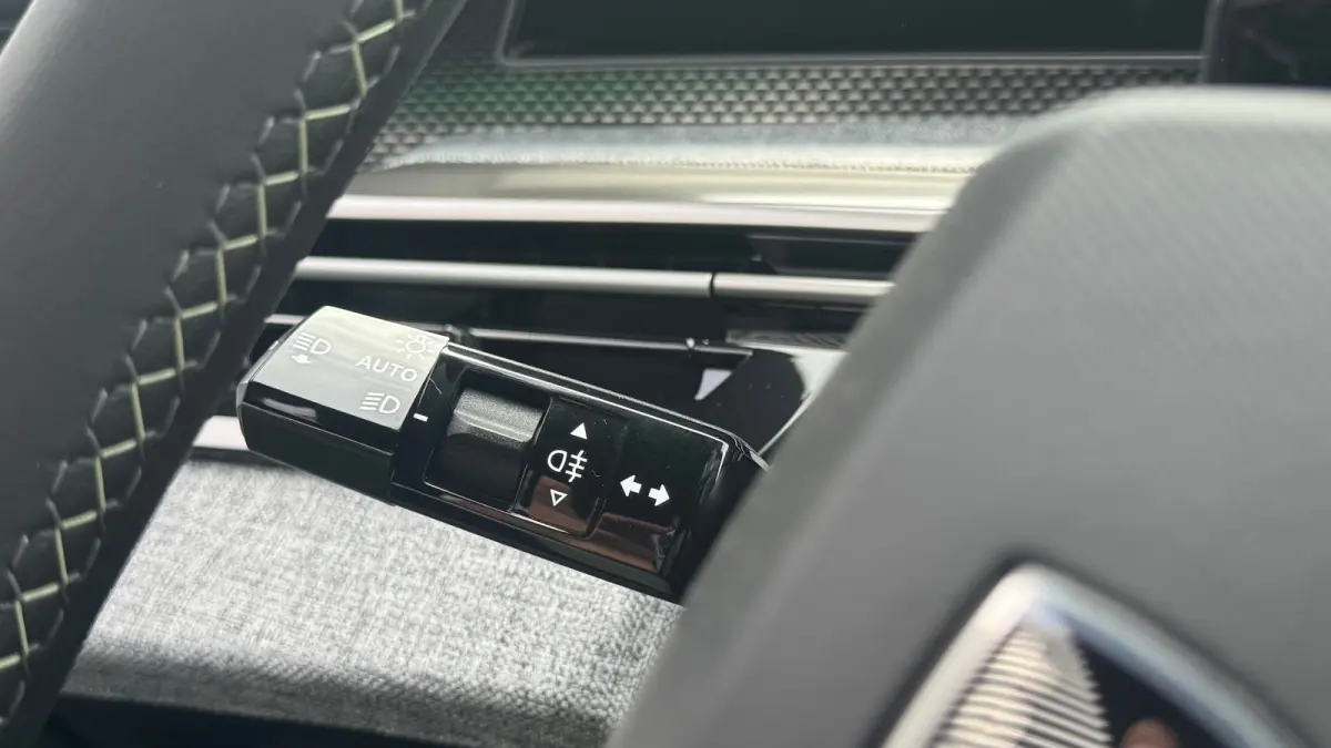 GT Exclusive | Adaptieve cruise control met Stop&Go functie | Elektrische parkeerrem | Extra getinte achterste zijruiten en achterruit