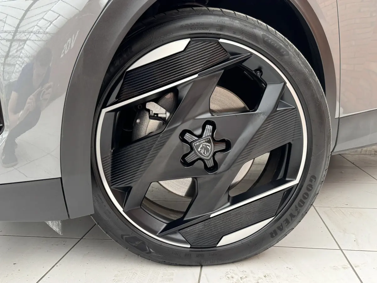 HYbrid 225 EAT8 GT | Schuifdak | Keyless | Memory seats | Dodehoekdetectie | Camera voor + achter | Adaptive Cruise Control |