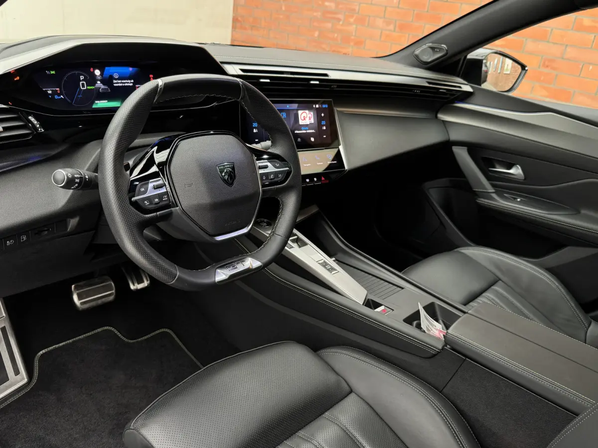 HYbrid 225 EAT8 GT | Schuifdak | Keyless | Memory seats | Dodehoekdetectie | Camera voor + achter | Adaptive Cruise Control |