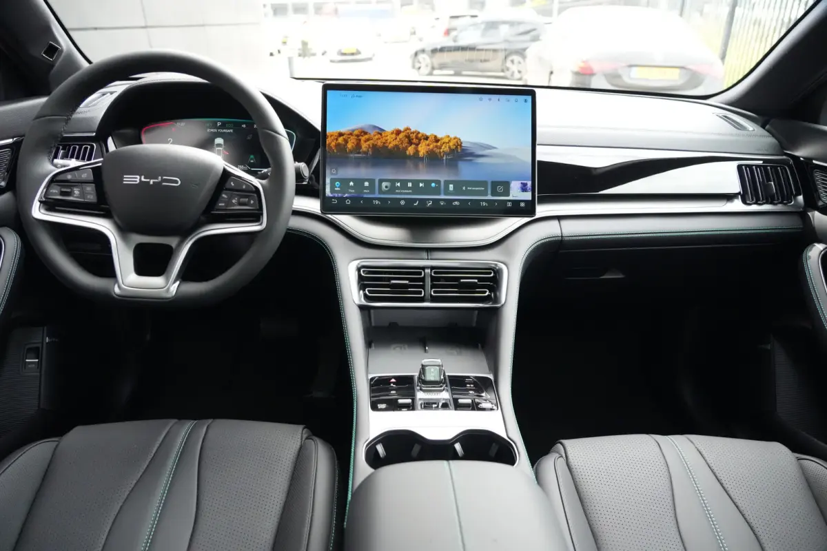 1.5 DM-i PHEV AWD Design | 324 PK | Pano | HUD | 360° Camera | BYD SEAL U 1.5 DM-i PHEV AWD Design met 324 PK, Plug-in hybride aandrijving, Panoramadak, Head-Up Display, 360° camera, adapt