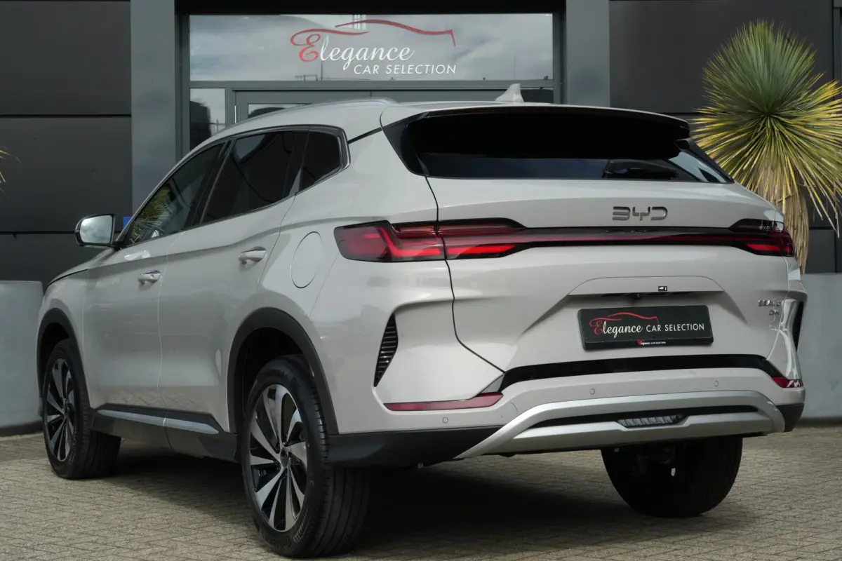 1.5 DM-i PHEV AWD Design | 324 PK | 360° Camera| Pano | HUD | BYD SEAL U 1.5 DM-i PHEV AWD Design met 324 PK, Plug-in hybride aandrijving, Panoramadak, Head-Up Display, 360° camera, adapti