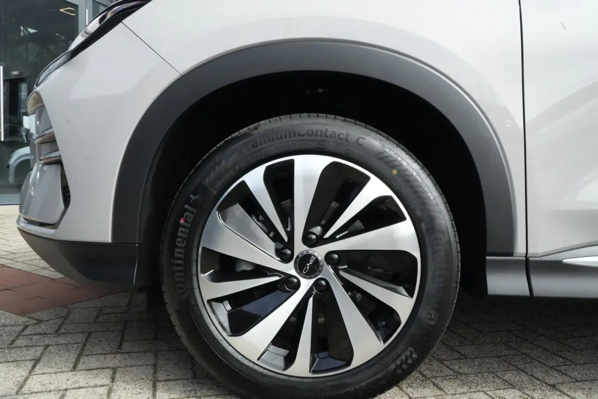 1.5 DM-i PHEV AWD Design | 324 PK | 360° Camera| Pano | HUD | BYD SEAL U 1.5 DM-i PHEV AWD Design met 324 PK, Plug-in hybride aandrijving, Panoramadak, Head-Up Display, 360° camera, adapti