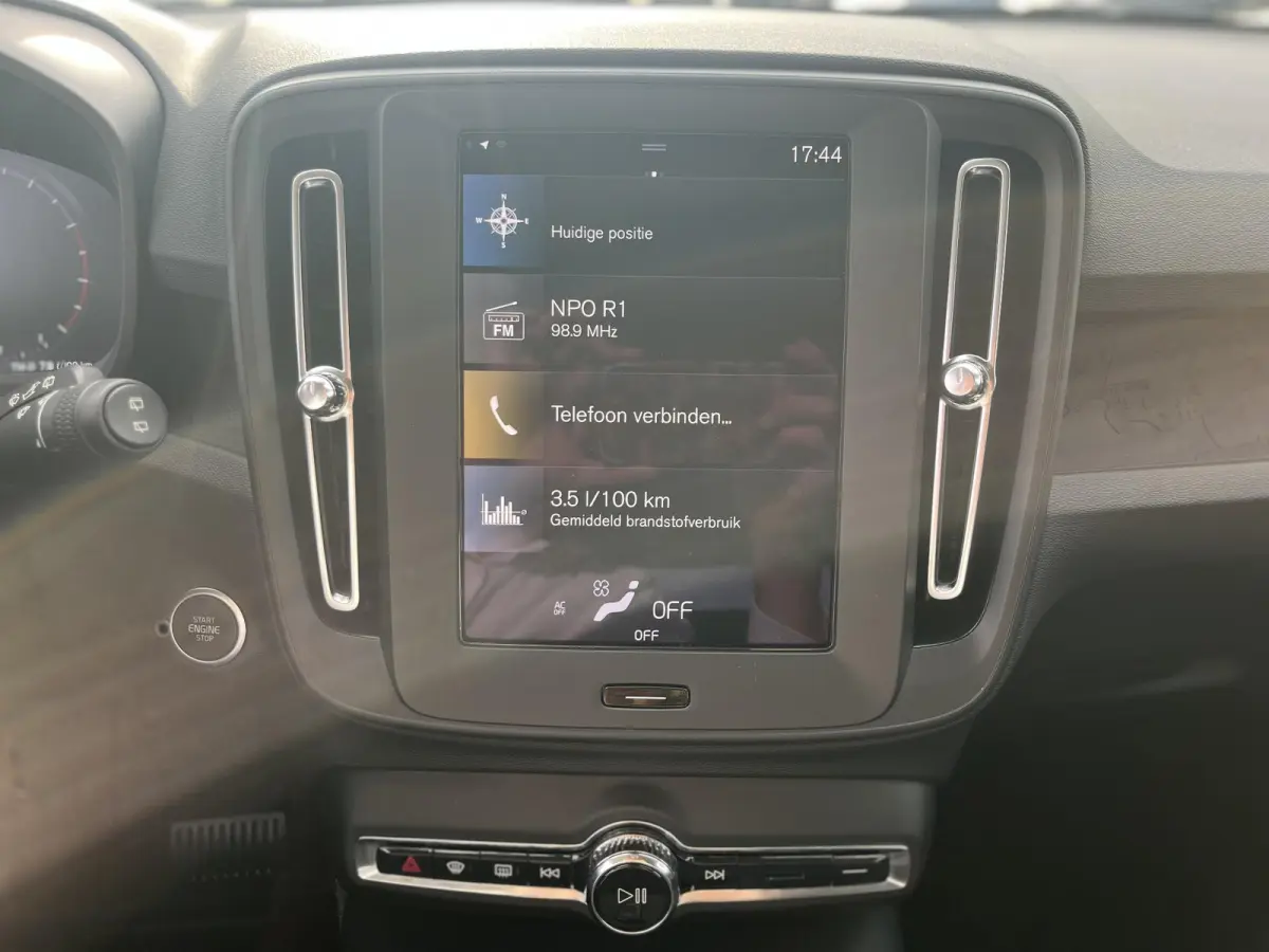 T2 Momentum | Parkeercamera | Climate Control | Apple Carplay |