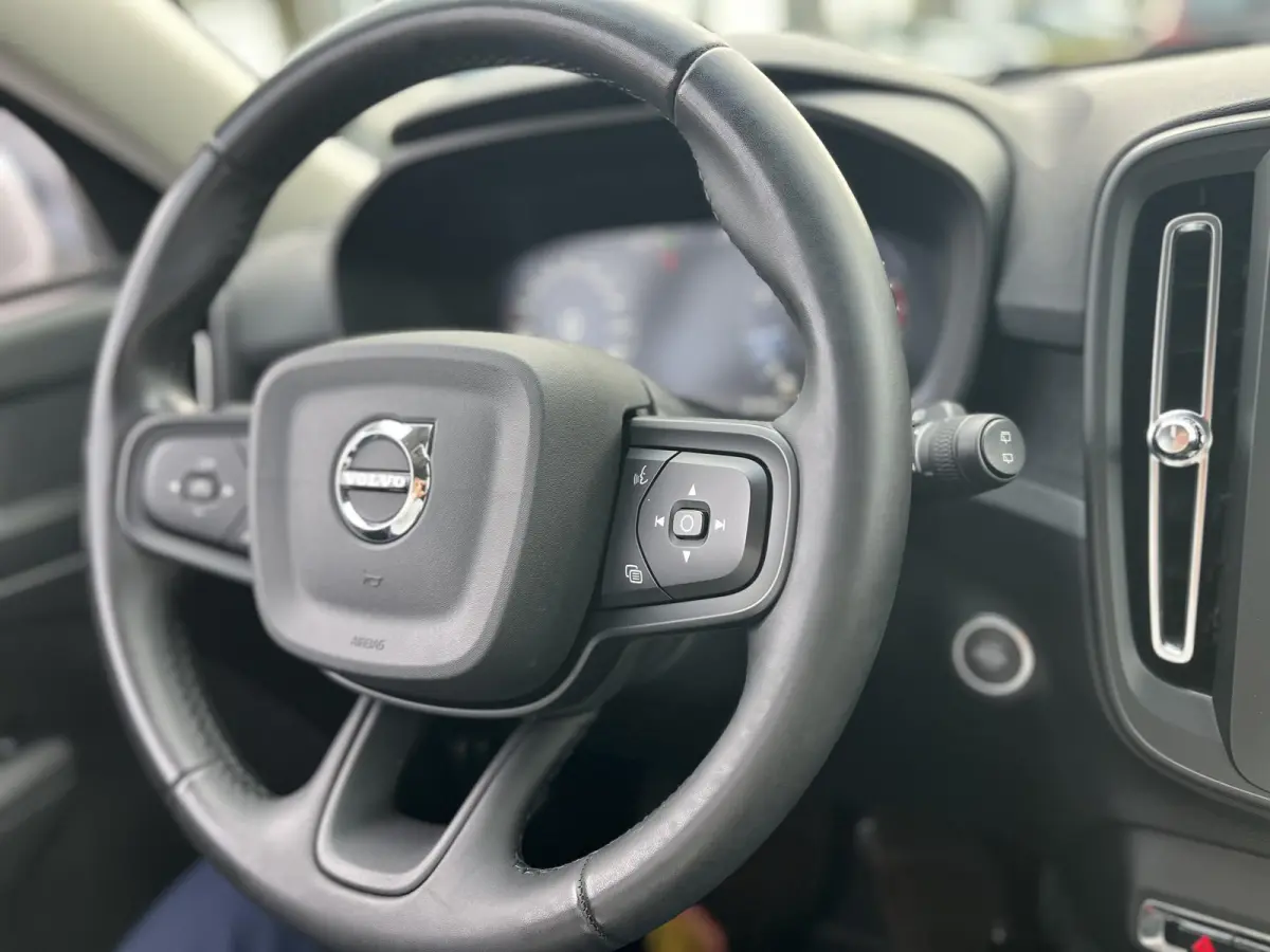 T2 Momentum | Parkeercamera | Climate Control | Apple Carplay |