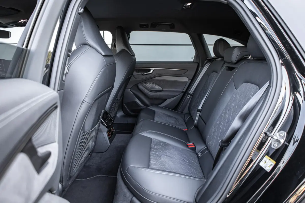 2.0 e-hybrid 367pk quattro S edition Competition | Luchtvering | Trekhaak | 21" Velgen | S6 Uitlaat