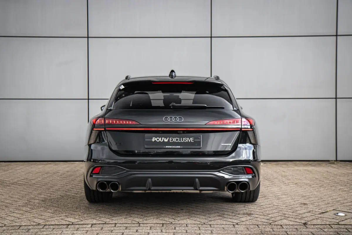 2.0 e-hybrid 367pk quattro S edition Competition | Luchtvering | Trekhaak | 21" Velgen | S6 Uitlaat