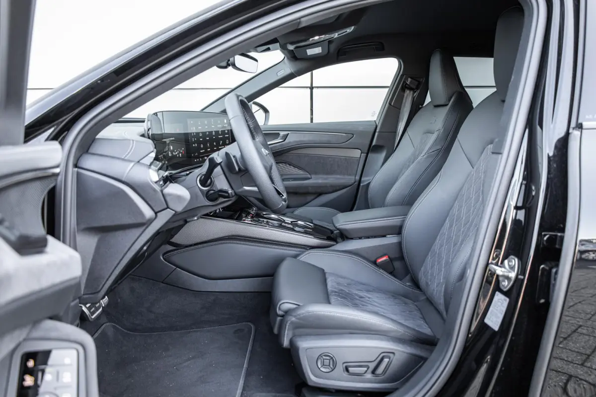 2.0 e-hybrid 367pk quattro S edition Competition | Luchtvering | Trekhaak | 21" Velgen | S6 Uitlaat