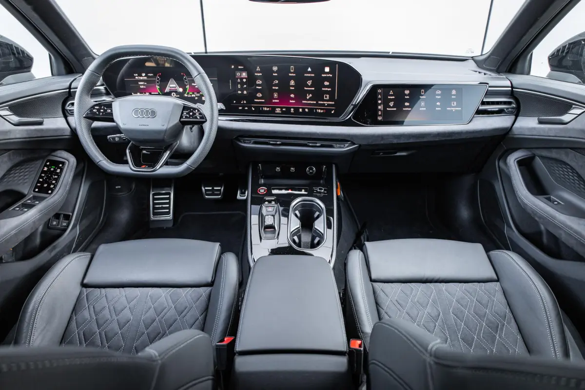 2.0 e-hybrid 367pk quattro S edition Competition | Luchtvering | Trekhaak | 21" Velgen | S6 Uitlaat