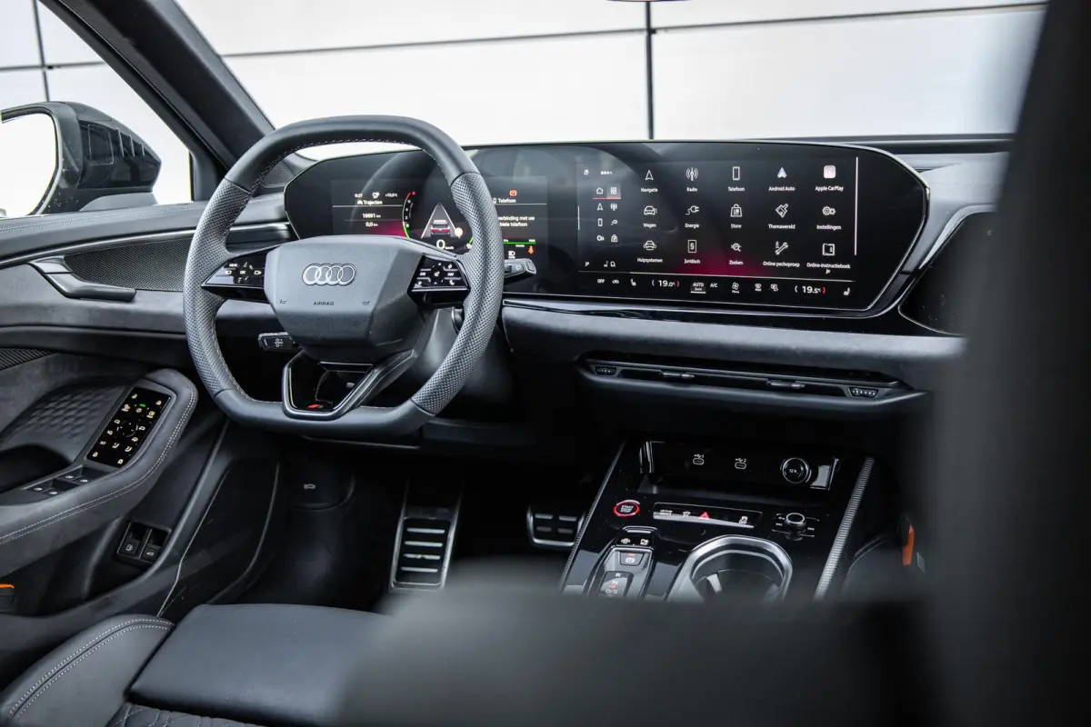 2.0 e-hybrid 367pk quattro S edition Competition | Luchtvering | Trekhaak | 21" Velgen | S6 Uitlaat