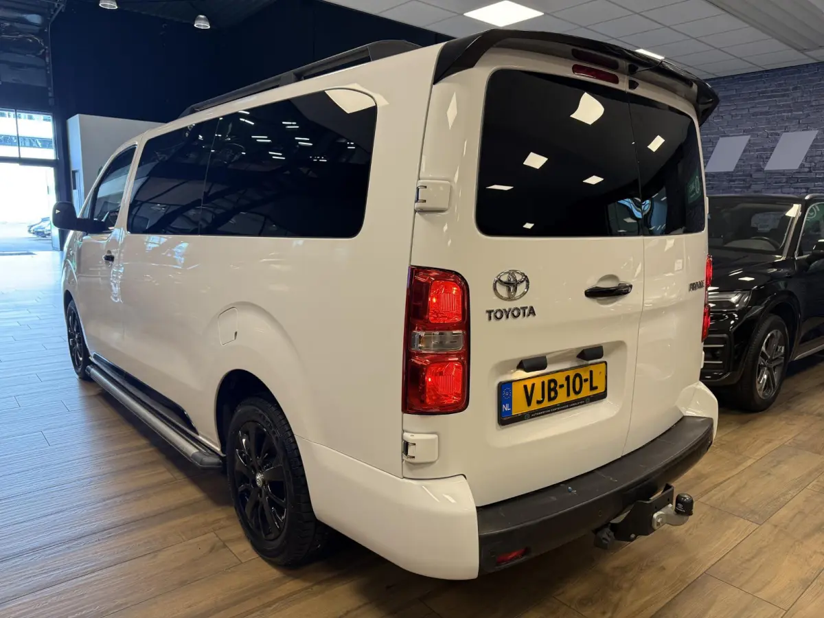 2.0 D-4D Black Line |EURO 6|CARPLAY|CLIMA|TREKHAAK|A.CAMERA|PDC|CRUISE|2.500KG TREKGEWICHT|