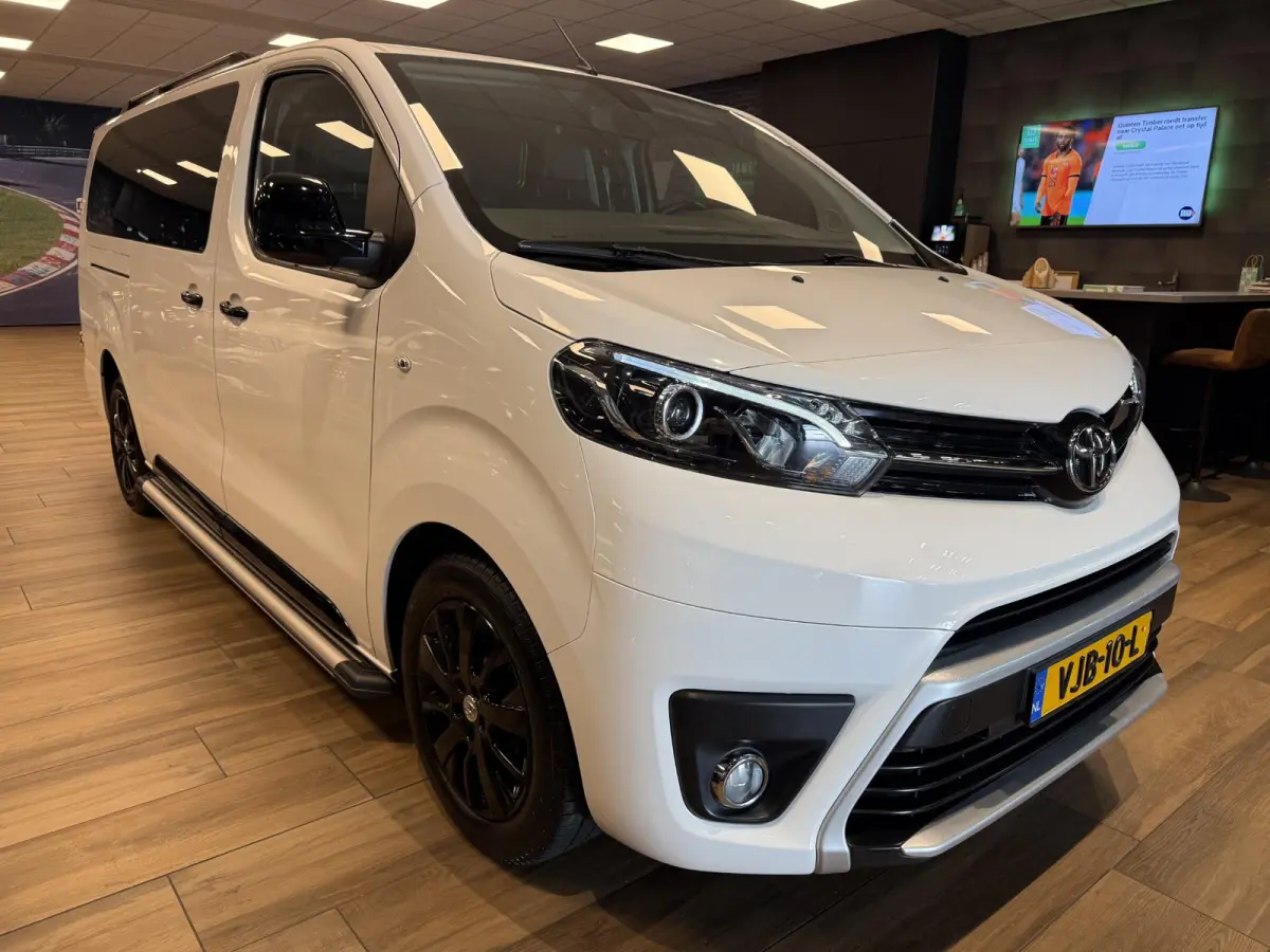 2.0 D-4D Black Line |EURO 6|CARPLAY|CLIMA|TREKHAAK|A.CAMERA|PDC|CRUISE|2.500KG TREKGEWICHT|
