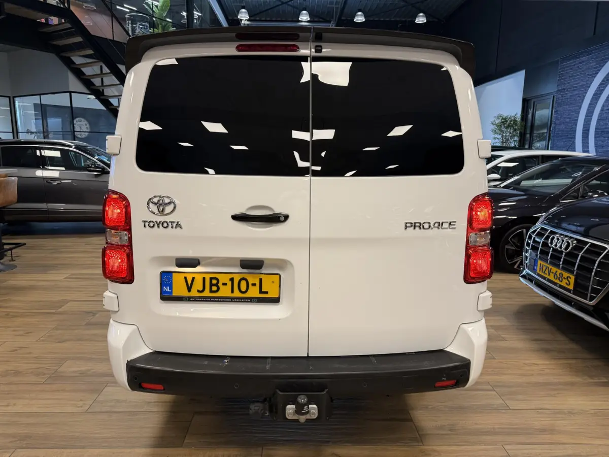 2.0 D-4D Black Line |EURO 6|CARPLAY|CLIMA|TREKHAAK|A.CAMERA|PDC|CRUISE|2.500KG TREKGEWICHT|