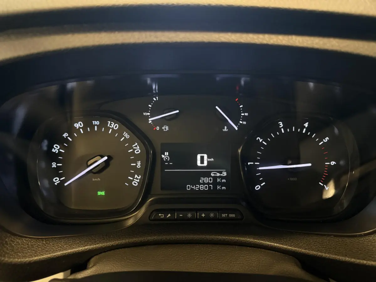 2.0 D-4D Black Line |EURO 6|CARPLAY|CLIMA|TREKHAAK|A.CAMERA|PDC|CRUISE|2.500KG TREKGEWICHT|