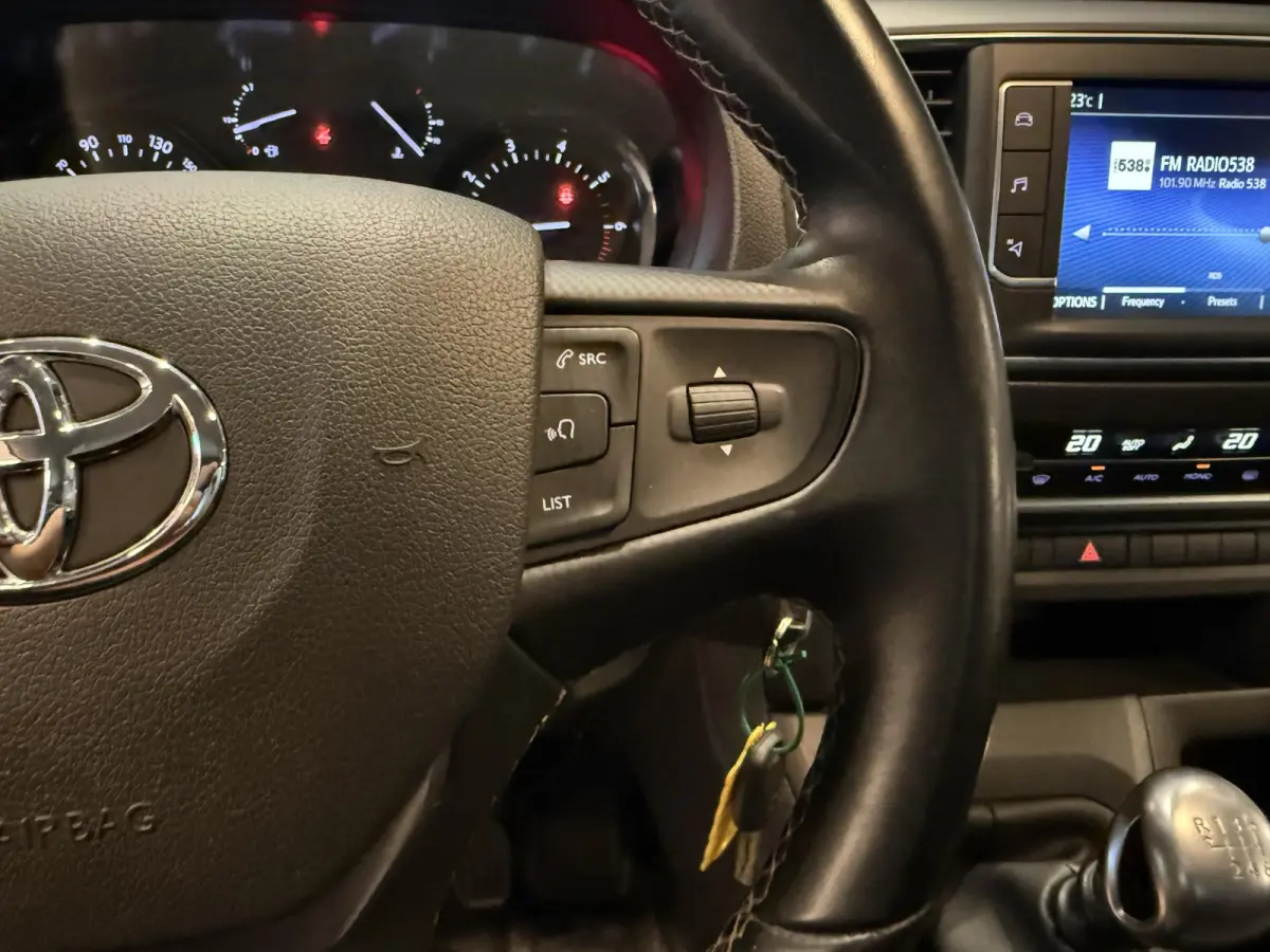 2.0 D-4D Black Line |EURO 6|CARPLAY|CLIMA|TREKHAAK|A.CAMERA|PDC|CRUISE|2.500KG TREKGEWICHT|