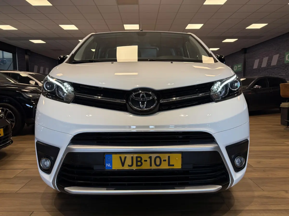 2.0 D-4D Black Line |EURO 6|CARPLAY|CLIMA|TREKHAAK|A.CAMERA|PDC|CRUISE|2.500KG TREKGEWICHT|