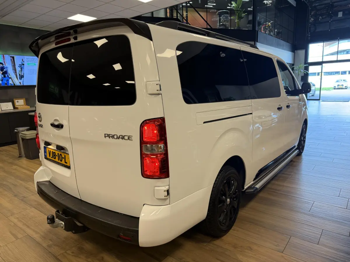 2.0 D-4D Black Line |EURO 6|CARPLAY|CLIMA|TREKHAAK|A.CAMERA|PDC|CRUISE|2.500KG TREKGEWICHT|