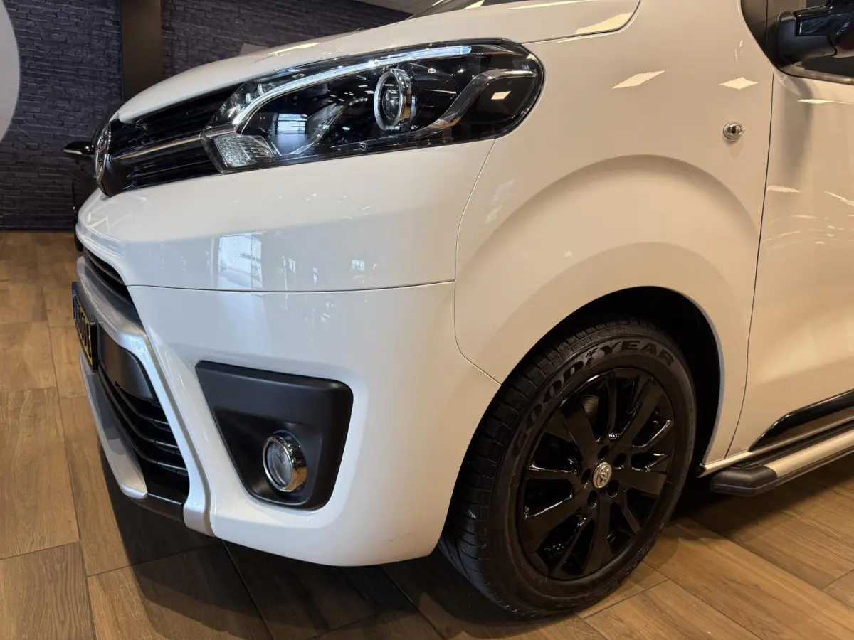 2.0 D-4D Black Line |EURO 6|CARPLAY|CLIMA|TREKHAAK|A.CAMERA|PDC|CRUISE|2.500KG TREKGEWICHT|