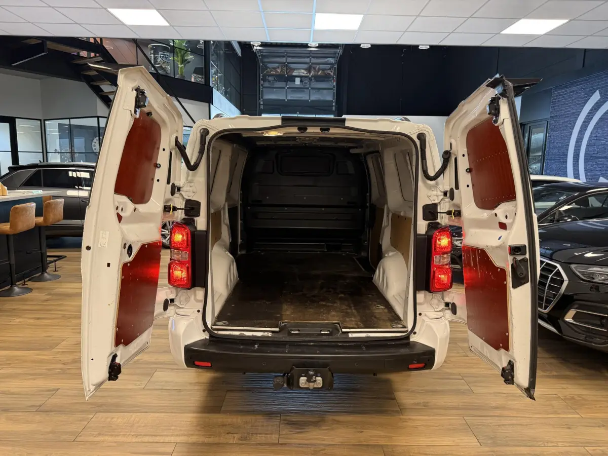 2.0 D-4D Black Line |EURO 6|CARPLAY|CLIMA|TREKHAAK|A.CAMERA|PDC|CRUISE|2.500KG TREKGEWICHT|