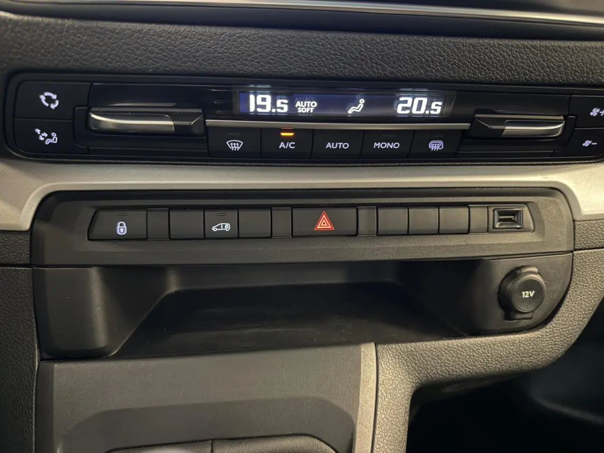 2.0 D-4D Black Line |EURO 6|CARPLAY|CLIMA|TREKHAAK|A.CAMERA|PDC|CRUISE|2.500KG TREKGEWICHT|