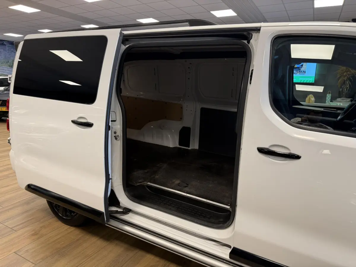 2.0 D-4D Black Line |EURO 6|CARPLAY|CLIMA|TREKHAAK|A.CAMERA|PDC|CRUISE|2.500KG TREKGEWICHT|