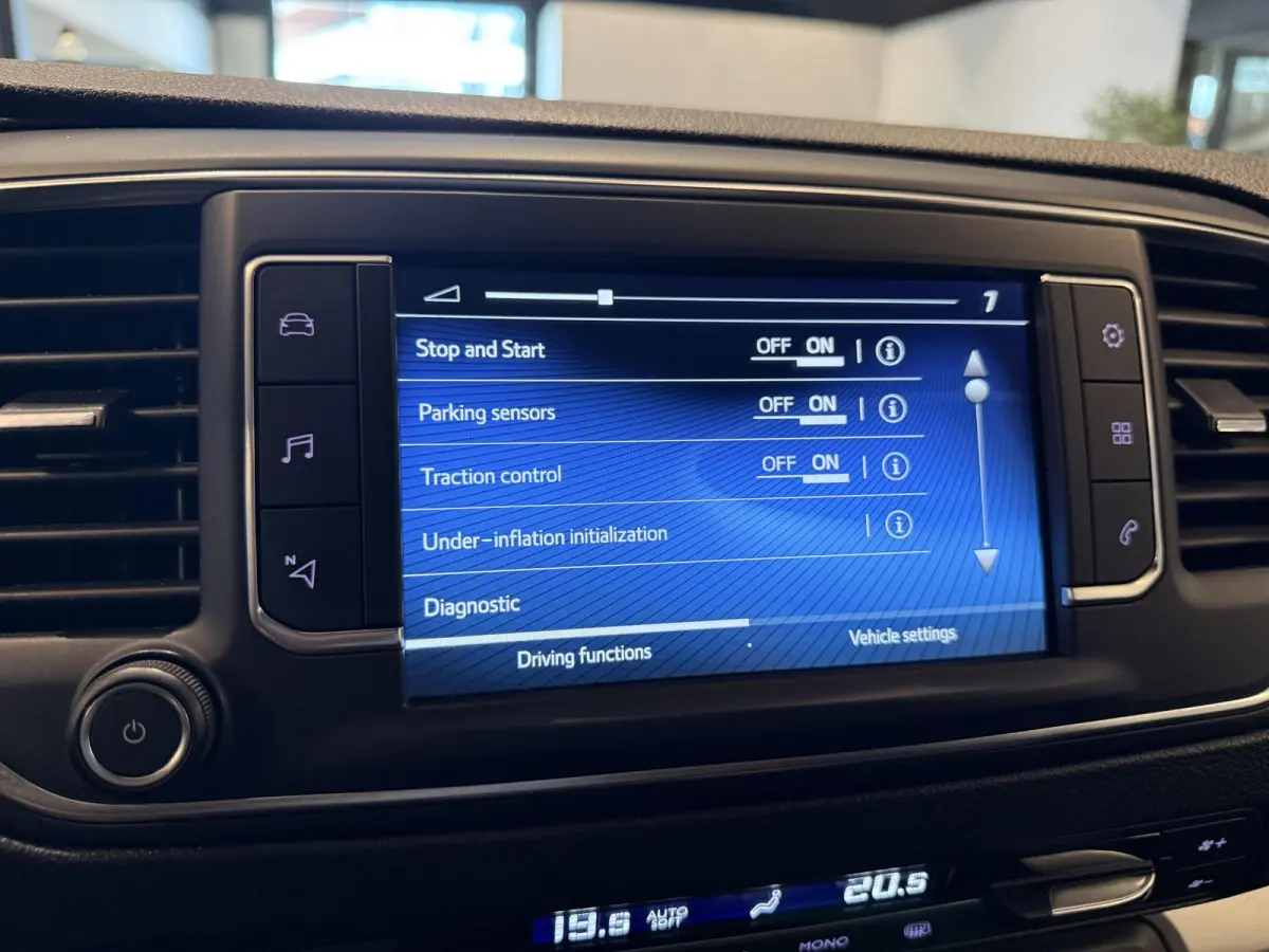 2.0 D-4D Black Line |EURO 6|CARPLAY|CLIMA|TREKHAAK|A.CAMERA|PDC|CRUISE|2.500KG TREKGEWICHT|