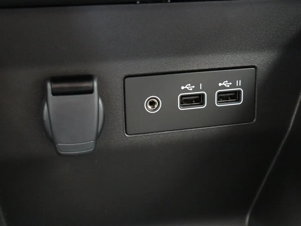TCe 90pk GPF evolution | Airco | Parkeersensoren achter | Cruise control | Apple carplay | Vierseizoenbanden |