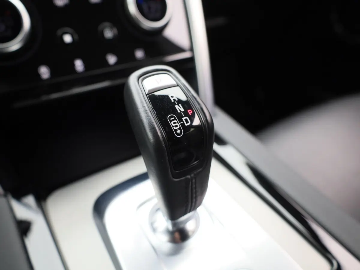 P300e PHEV AWD Auto R-Dynamic S | NAVIGATIE | LEDER | CAMERA | LED