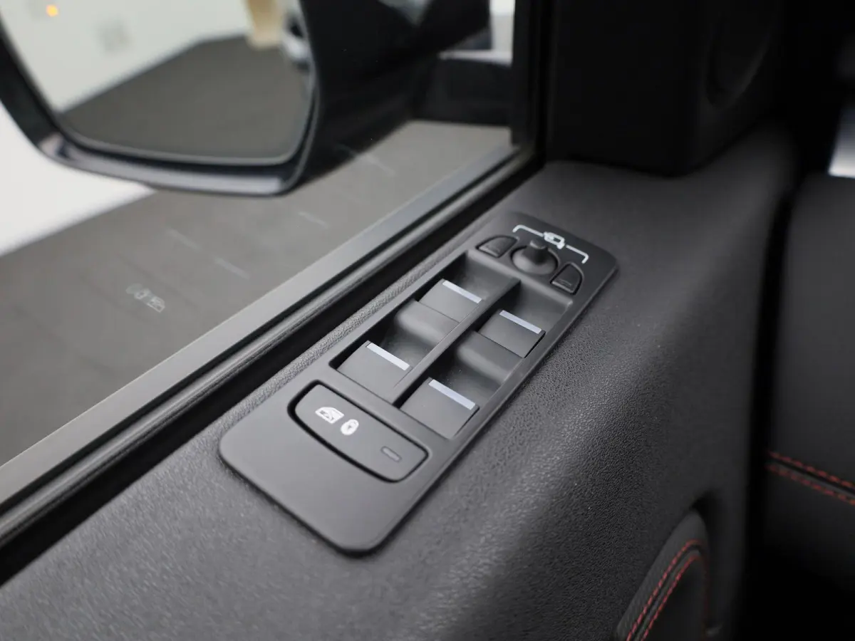P300e PHEV AWD Auto R-Dynamic S | NAVIGATIE | LEDER | CAMERA | LED