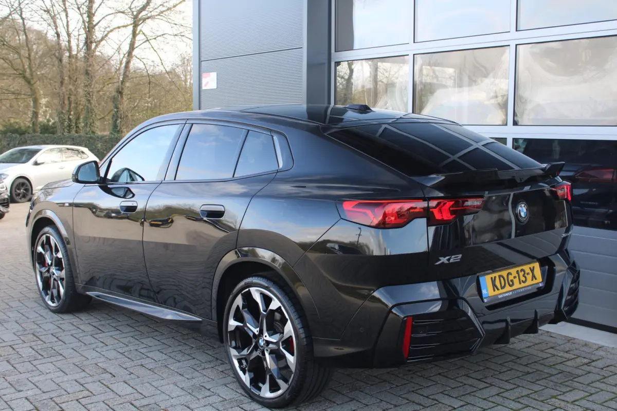 SDrive20i M-Sport Pro | Pano | HK | HUD | Memory | 21'' | Iconic Glow