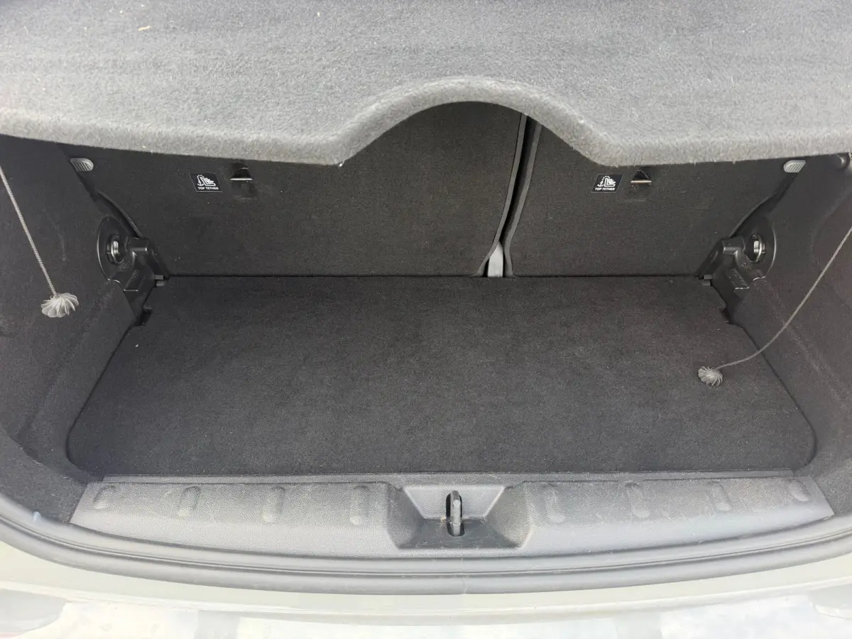 Essential 33 kWh - Moonwalk Grey/Black - Carplay/Cruise/Camera