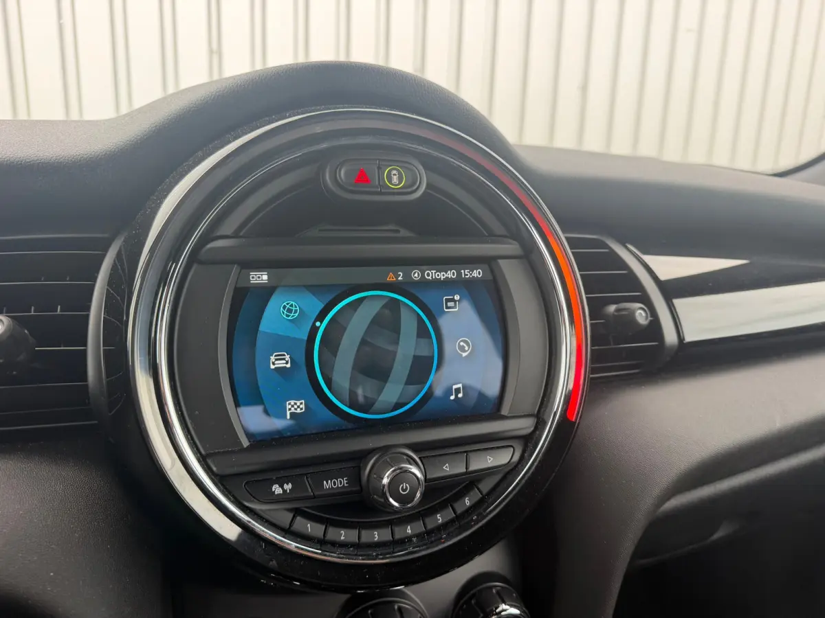 Essential 33 kWh - Moonwalk Grey/Black - Carplay/Cruise/Camera