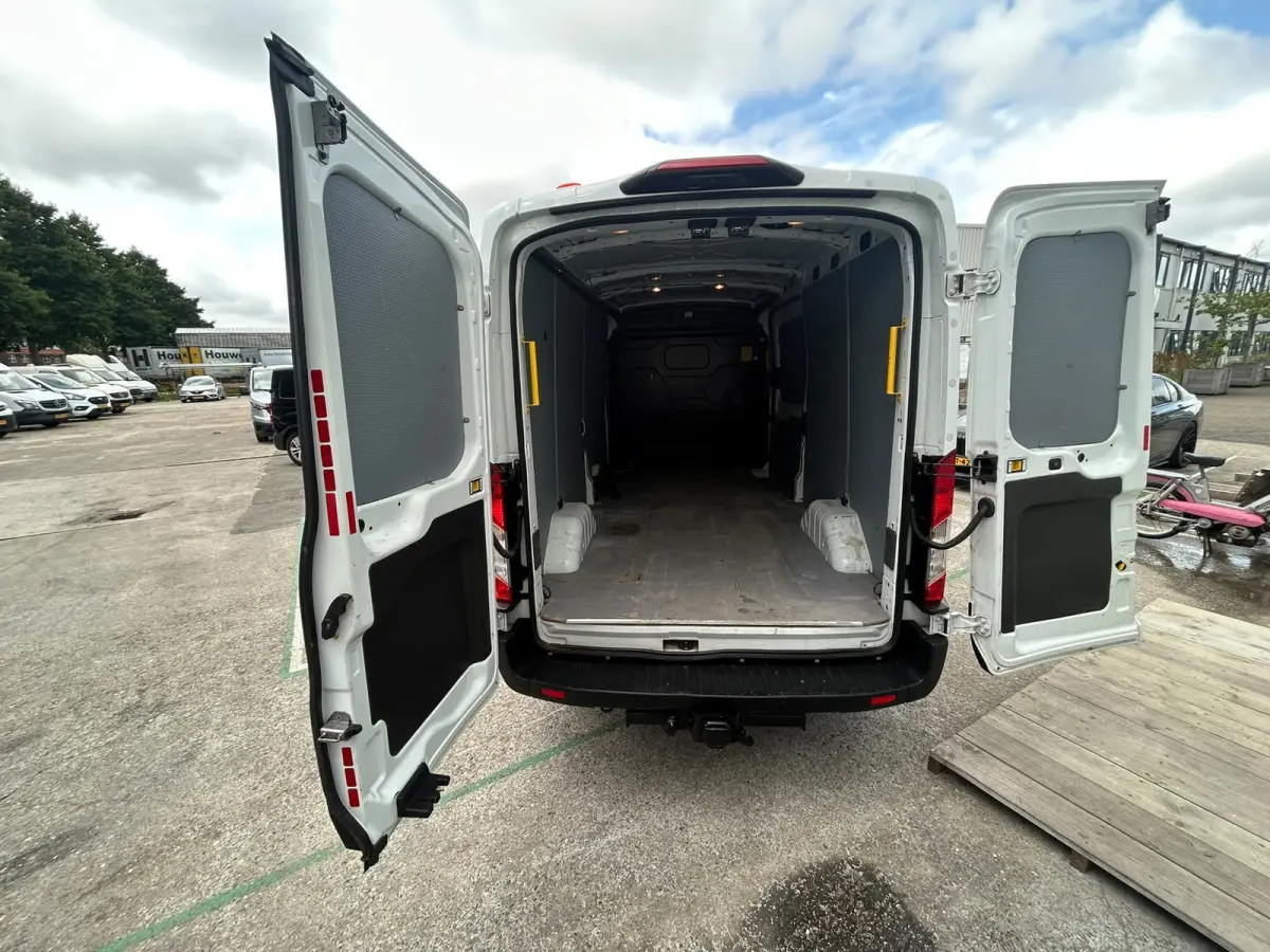 350 2.0 TDCI L3H2 Trend MHEV RWD 2800 kg trekhaak ( ex overheid )
