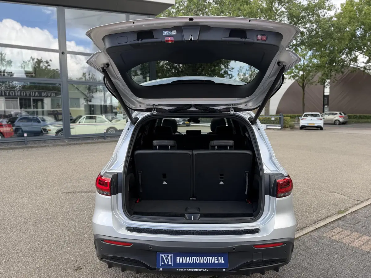 300 4MATIC AMG Line 7p. 67 kWh VAN: 44.900,- VOOR: 41.440,- UW HERFSTVOORDEEL: 3.460,-  | SOH 98% | NIGHT PAKKET | 360 CAMERA| 7 PERSOONS | RIJKLAAR + 12 MND BOVAG GARANTIE | STOEL VERWARMIN