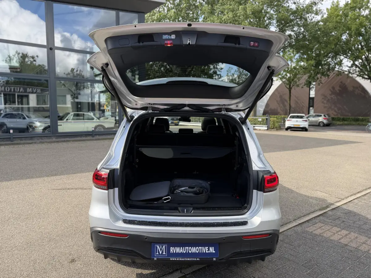 300 4MATIC AMG Line 7p. 67 kWh VAN: 44.900,- VOOR: 41.440,- UW HERFSTVOORDEEL: 3.460,-  | SOH 98% | NIGHT PAKKET | 360 CAMERA| 7 PERSOONS | RIJKLAAR + 12 MND BOVAG GARANTIE | STOEL VERWARMIN