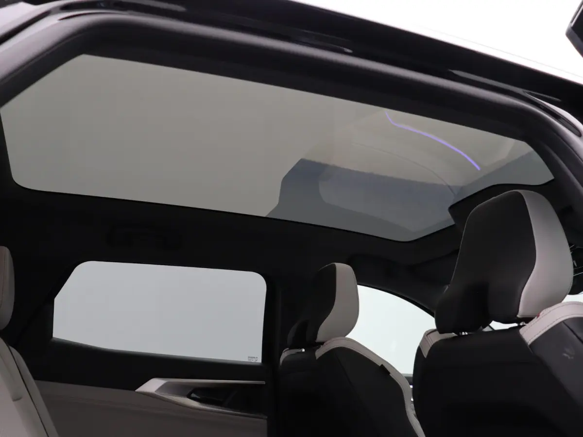 E-Tech full hybrid 200pk iconic 5p. | Vijf jaar garantie | HUD | Voorruitverwarming | Harman Kardon | Panoramisch dak |
