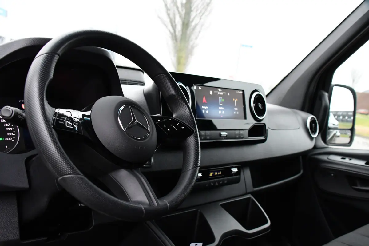 317 1.9 CDI L2H2 RWD AMG Black Edition FACELIFT! Camera, Cruise, Carplay, LED, Multimedia, 170pk, NAVI, Automaat, Uniek!