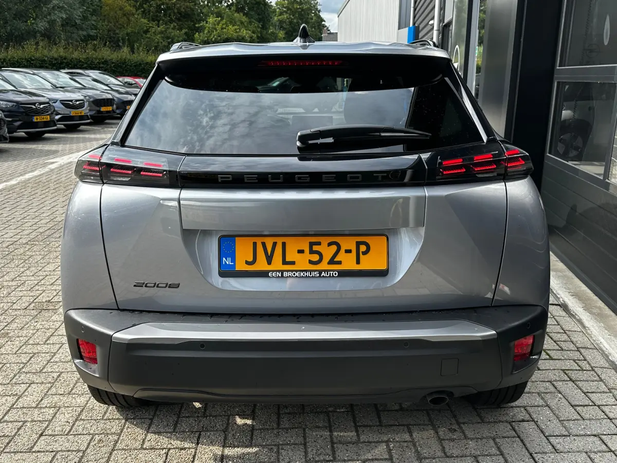 1.2 PureTech 100PK Allure | KEYLESS ENTRY & START| DRAADLOZE TELEFOONLADER| LED| NAVIGATIE + APPLE CARPLAY/ANDROID AUTO| PARKEERSENSOREN| DAB|