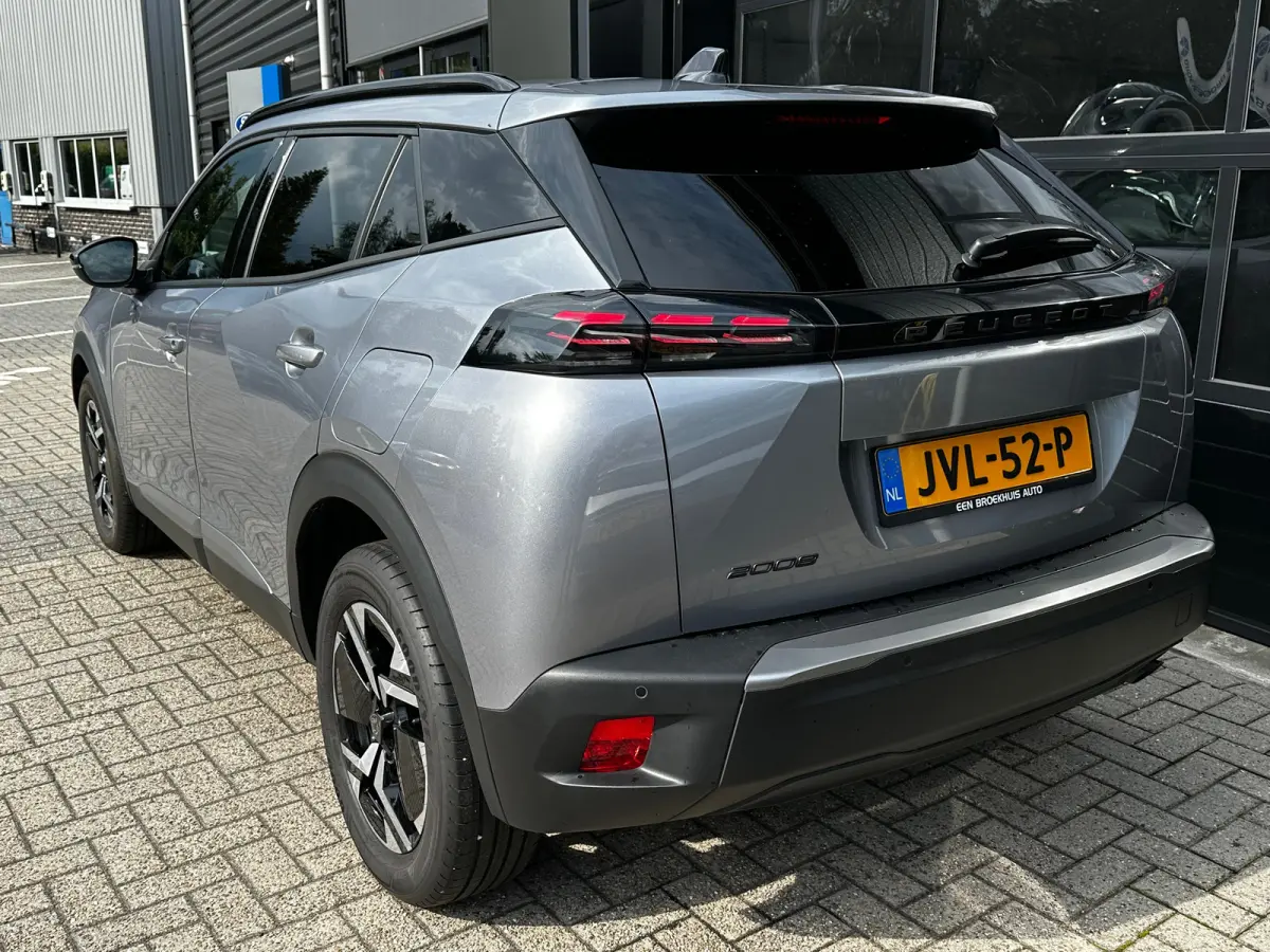 1.2 PureTech 100PK Allure | KEYLESS ENTRY & START| DRAADLOZE TELEFOONLADER| LED| NAVIGATIE + APPLE CARPLAY/ANDROID AUTO| PARKEERSENSOREN| DAB|
